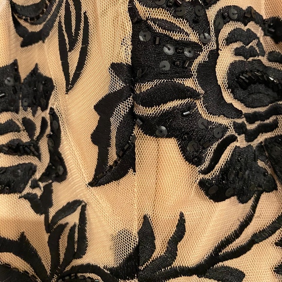 Black & Nude Sleeveless Cocktail dress - Picture 8 of 9